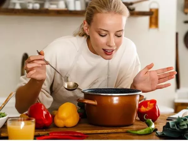 So trije obroki dnevno res največja zabloda današnjega časa?