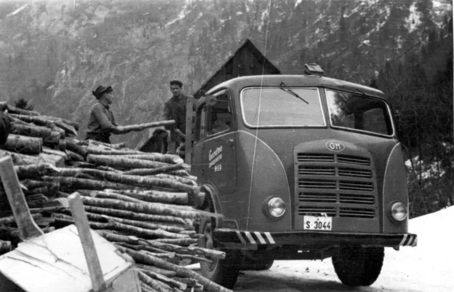 50-ta leta
Ročno nakladanje drv na prve kamione
