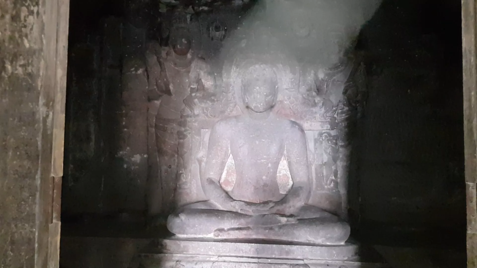 VIDEO -  Orbi v Šivovem templju Kailasa