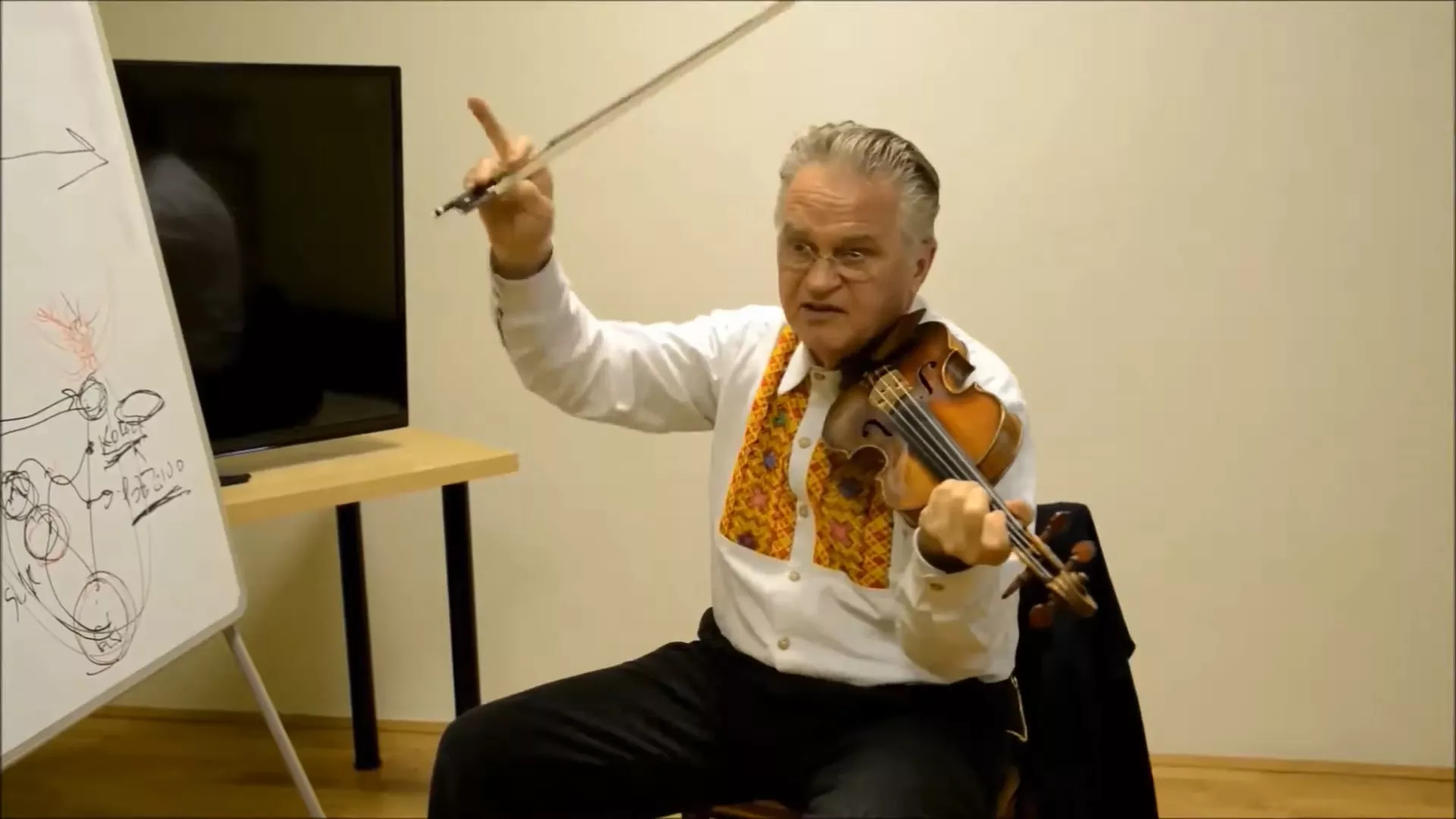 VIDEO:  Miha Pogačnik z glasbo prenovi podjetje