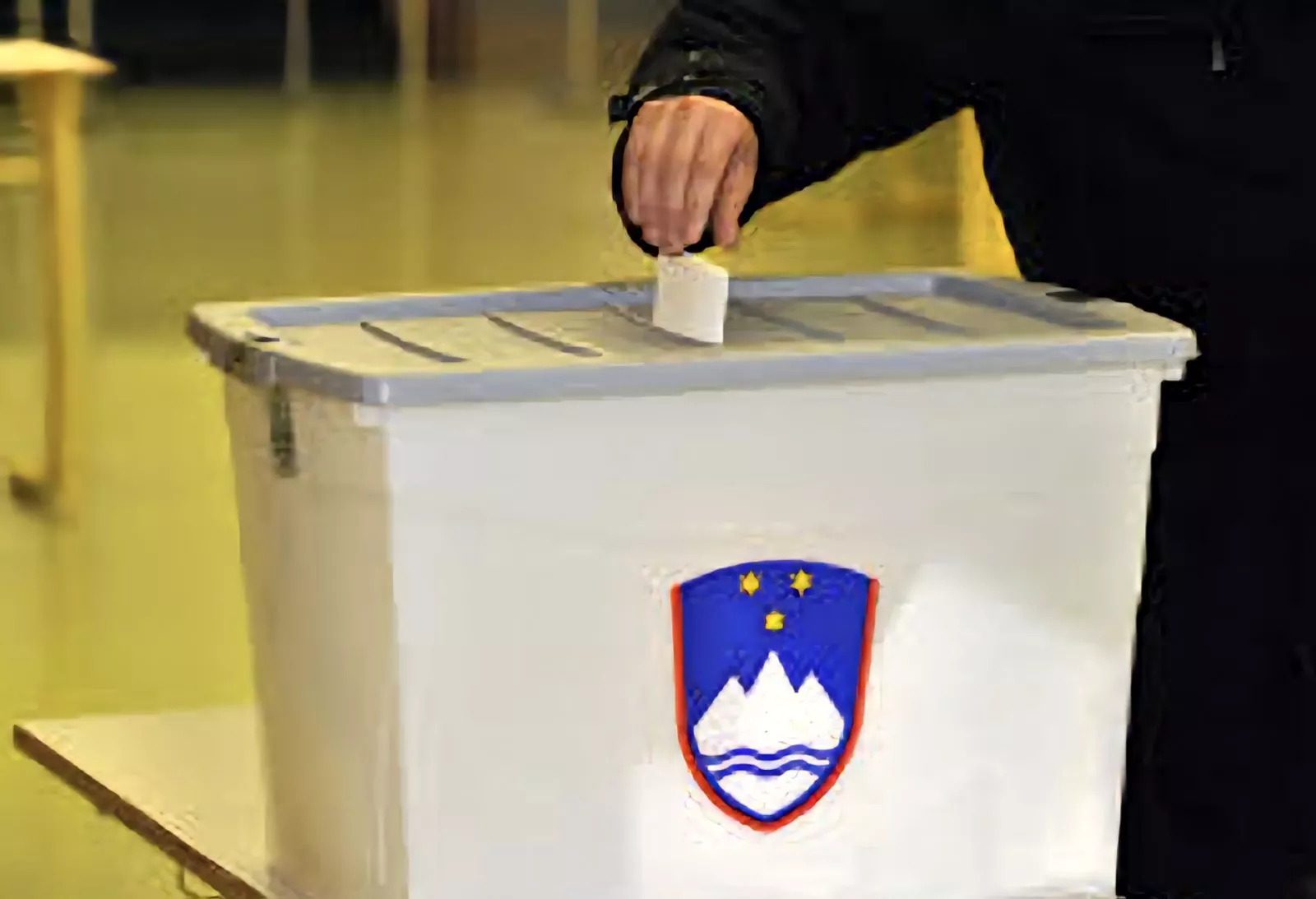 Ljudstvo na referendumu udarilo po Golobovi mizi