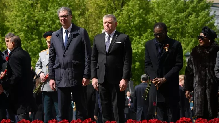 ČE STE ZAMUDILI V OSREDNJIH MEDIJIH ... (ALI, 'V DEMOKRACIJI JE DEMOKRATSKI, DA SE NEKAJ NE OBJAVLJA')