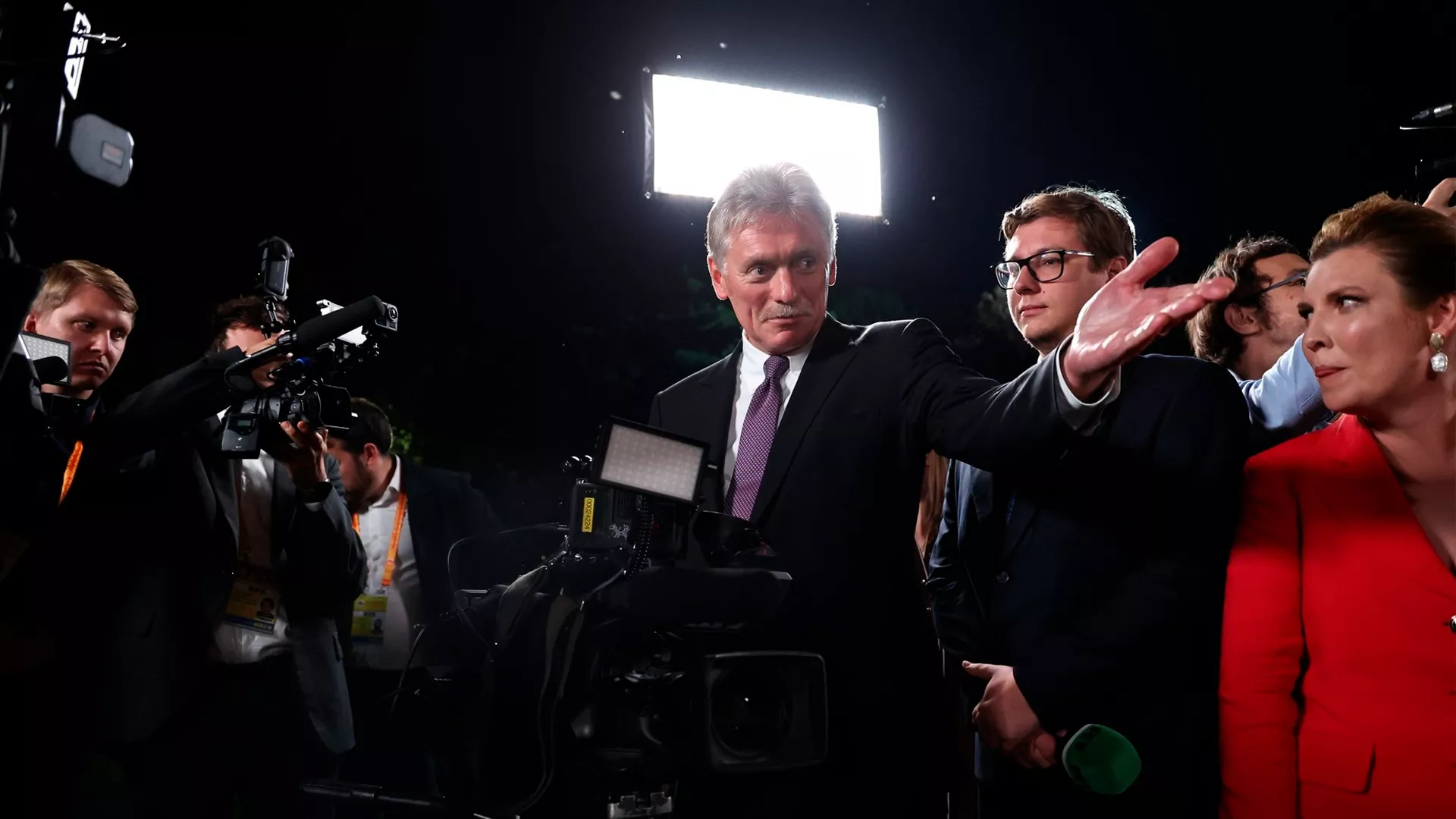 TUDI RUSI KOMENTARJO ...